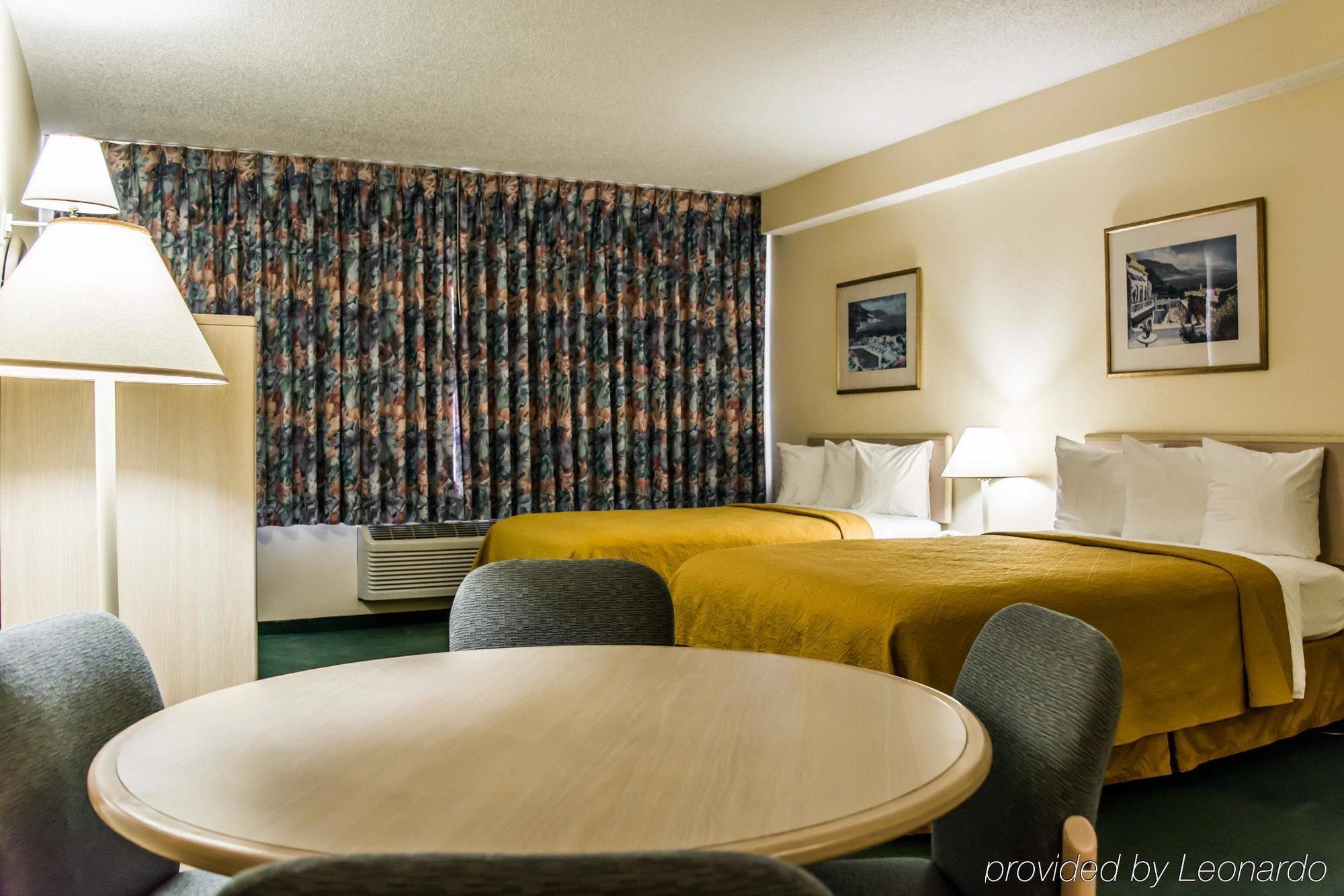 Quality Inn And Suites Golf Resort Naples Exterior photo