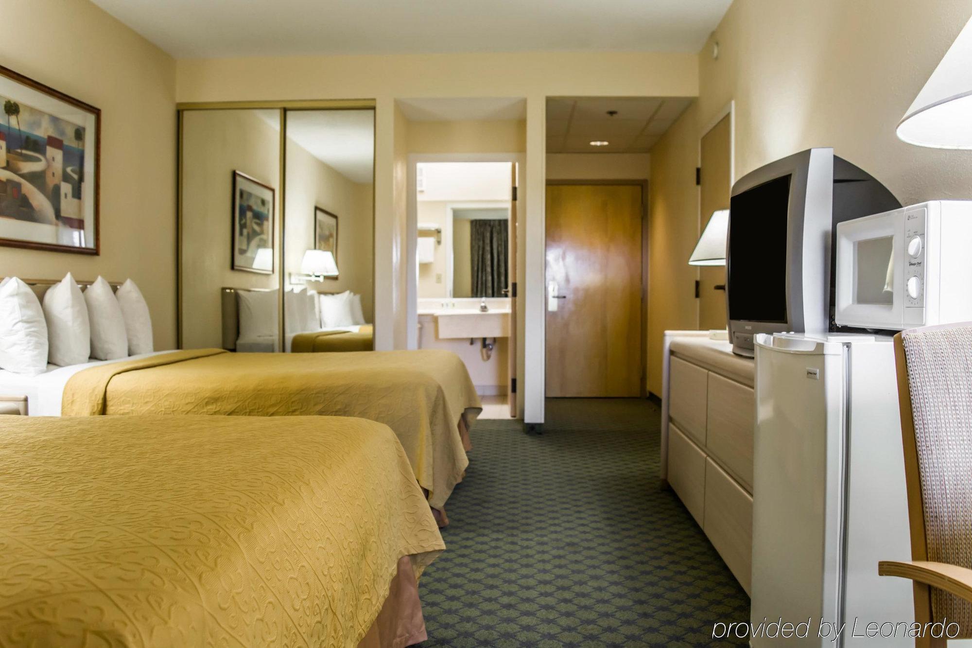 Quality Inn And Suites Golf Resort Naples Exterior photo