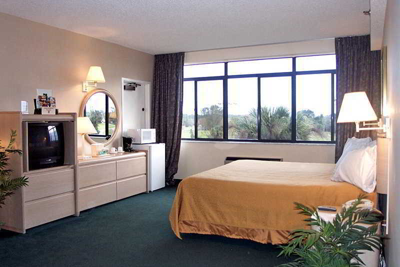 Quality Inn And Suites Golf Resort Naples Room photo