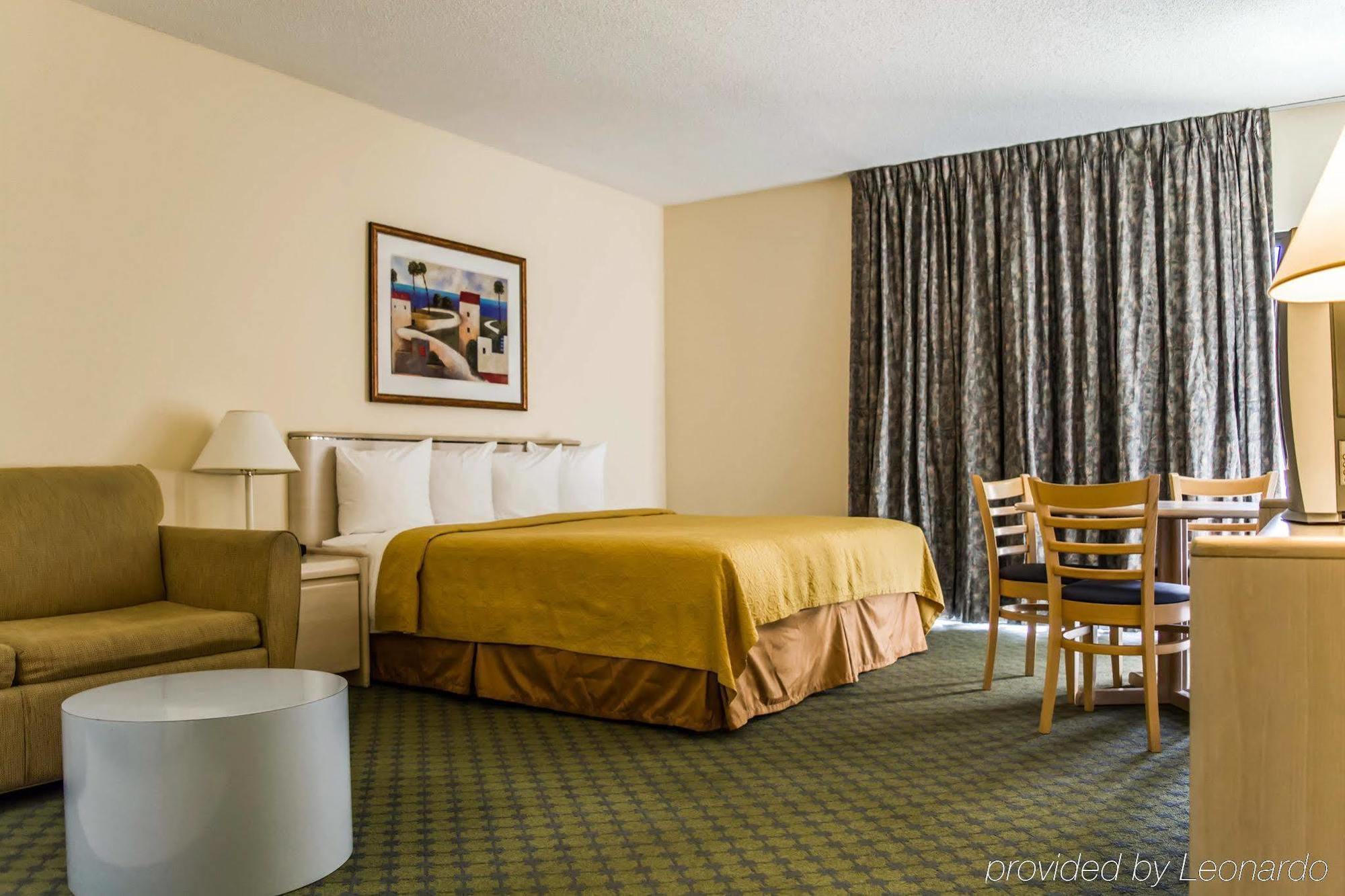 Quality Inn And Suites Golf Resort Naples Exterior photo