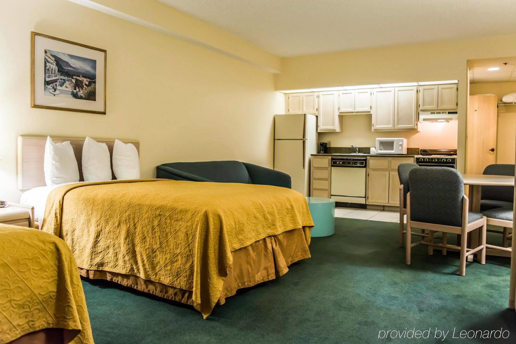 Quality Inn And Suites Golf Resort Naples Exterior photo