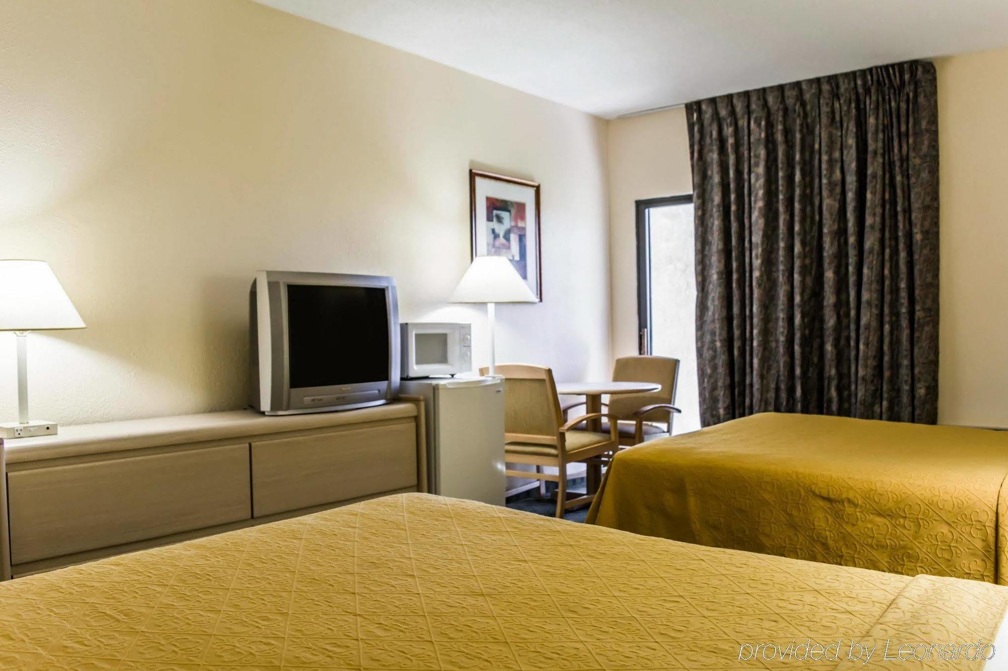 Quality Inn And Suites Golf Resort Naples Exterior photo