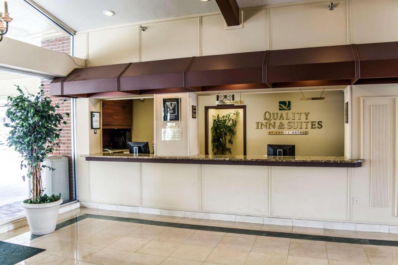Quality Inn And Suites Golf Resort Naples Exterior photo